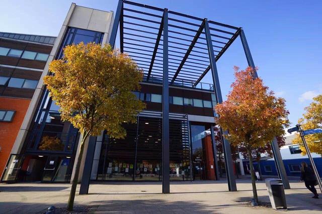 英國華威大學相當于中國什么檔次的大學？