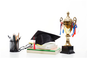 一般在職研究生每年學費多少